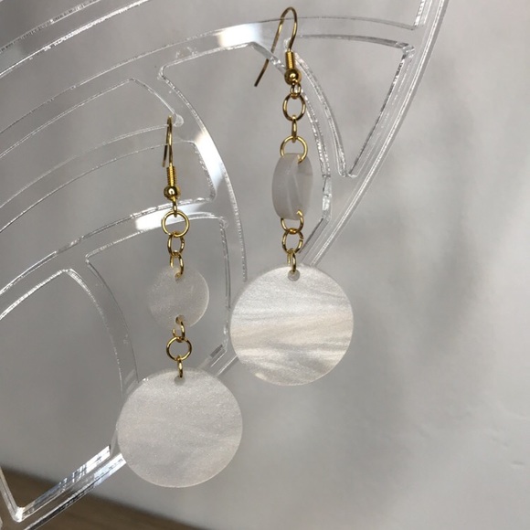 Circle pearl dangle earrings - Picture 1 of 1